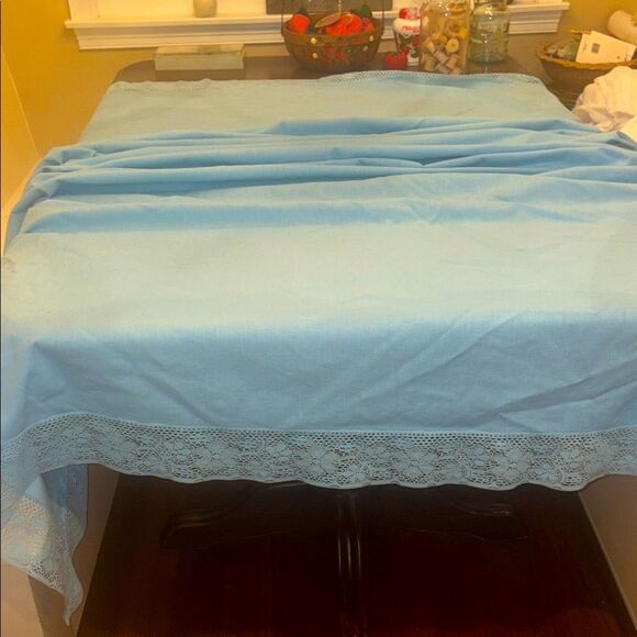Elegant Blue Lace Tablecloth - Picture 2 of 3